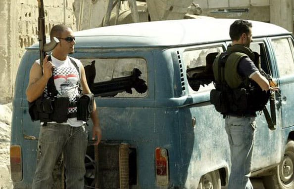 مراسل الـmtv: الاشتباكات متواصلة في عبرا والامور مفتوحة على جميع الاحتمالات والجيش استقدم تعزيزات كثيفة الى المنطقة