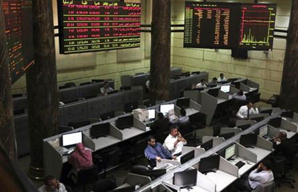 البورصة المصرية تتراجع بشكل حاد مع تفاقم الأزمة السياسية