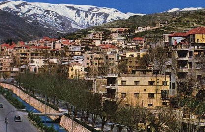 Karak-Maalaka highway in Zahle blocked by residents who gathered in front of al-Khatib pharmacy in protest against the kidnap of Wissam al-Khatib