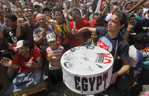 ا.ف.ب: الشرطة المصرية تطلق الغاز المسيل للدموع لتفريق متظاهرين اسلاميين قرب التحرير 