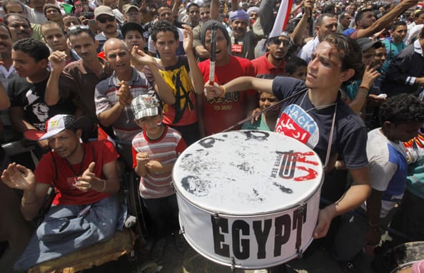 ا.ف.ب: الشرطة المصرية تطلق الغاز المسيل للدموع لتفريق متظاهرين اسلاميين قرب التحرير 