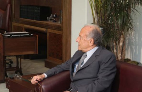 مناصرو النائب السابق جبران طوق يحاولون منع القوى الأمنية من إزالة مدرج الباطون الذي أنشأه طوق عند تخوم غابة أرز الرّب