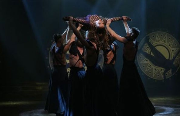 كارول سماحة تهز كازينو لبنان باستعراض عالمي وإطلالات مبهرة