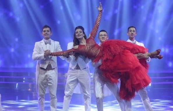 كارول سماحة تهز كازينو لبنان باستعراض عالمي وإطلالات مبهرة