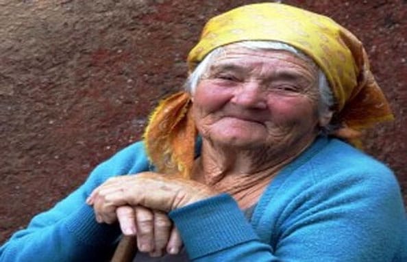 لن تصدق : امرأة عجوز حامل لمدة 40 سنة وفي سن ال 70 اكتشفت ذلك !!!