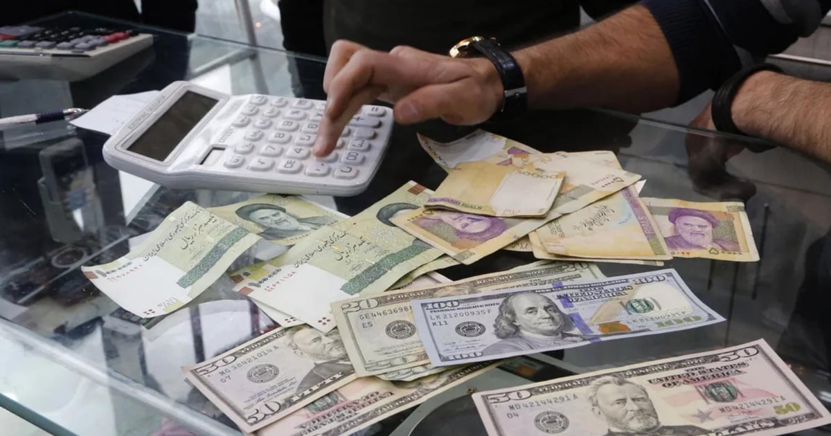 كم تبلغ قيمة أصول إيران المجمدة؟