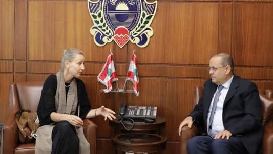 Baissari discusses Palestinian refugee affairs with UNRWA director in Lebanon