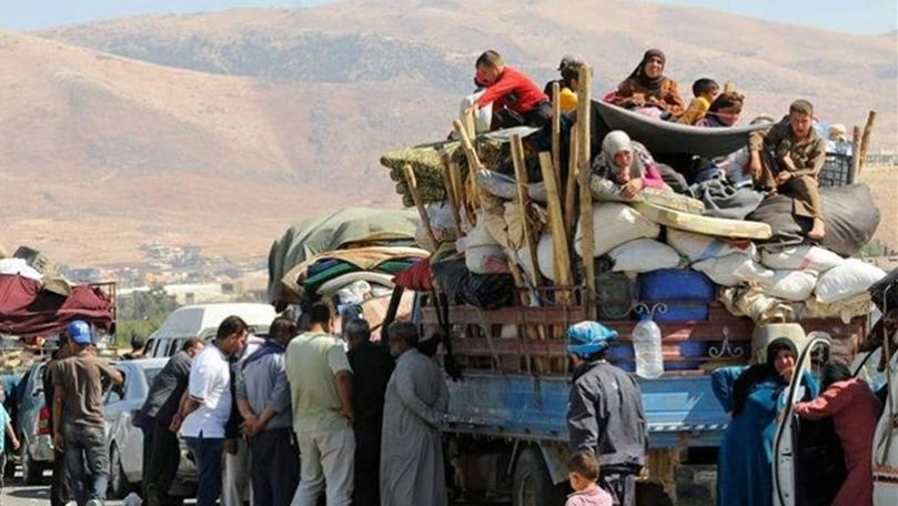 240 نازحاً سورياً غادروا عرسال إلى القلمون