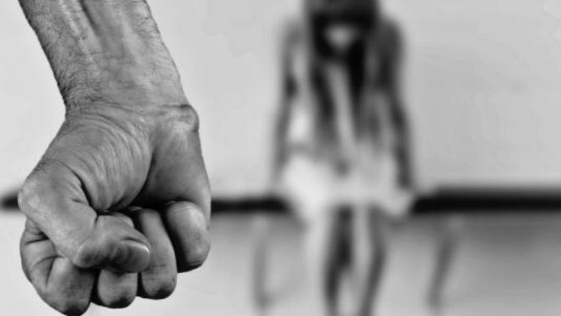 جوجو خليل يعتدي على طليقته… فهل يتحرّك القضاء والأمن؟