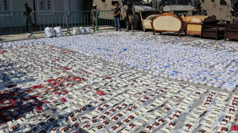 من طرابلس الى جدّة... تفكيك لغز محاولتَي تهريب كوكايين وكبتاغون