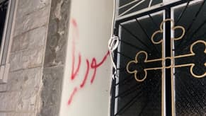 بالصور: "لا اله الا الله" و"سوريا"... على حائط كنيسة في لبنان