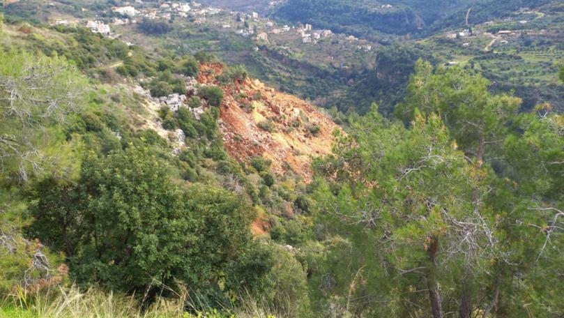 بالصور: جبلٌ في لبنان يزحل...