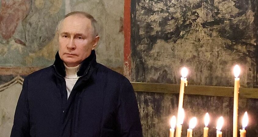 Putin Attends Orthodox Christmas Service by Himself in Kremlin