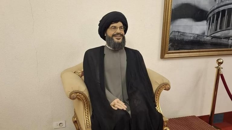 بعد سنواتٍ على عرضه... تمثالٌ لنصرالله يُثير جدلاً كبيراً!