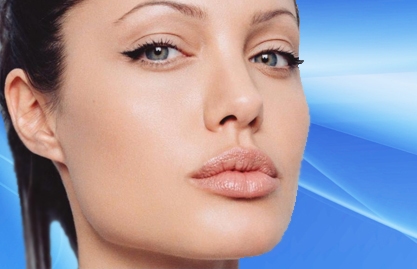 Jolie meets Syria refugee children on visit to Lebanon