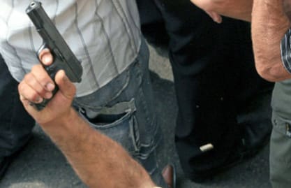 اطلاق نار كثيف في صبرا اثناء تشييع احد القتلى التابعين لحزب الله  جراء المعارك في سوريا 