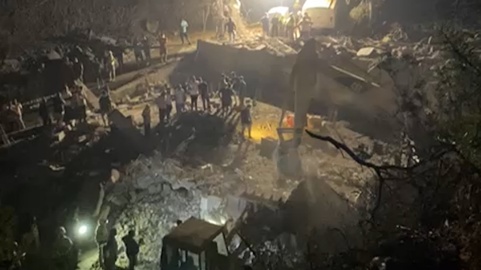 Watch: Israeli Aircraft Targets a Mosque - MTV Lebanon