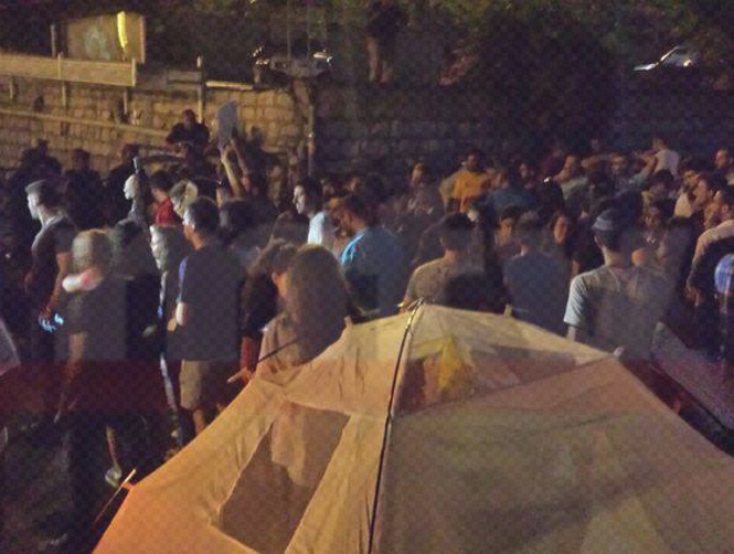 بالصور: جمهوريّة الخيم من الكسليك الى الكهرباء