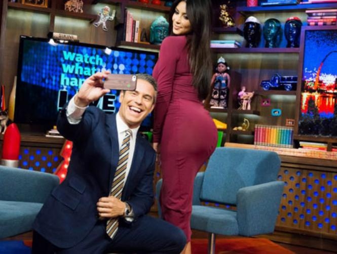 بالصور: Selfie مع مؤخرة كيم كارداشيان