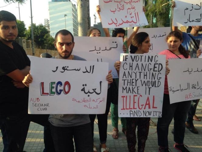 بالصور: من سيمنع النوّاب من النزول الى البرلمان؟