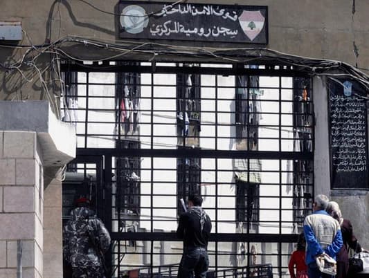الوكالة الوطنية: اقفال الطريق المؤدي الى سجن رومية تضامنا مع العسكريين المخطوفين