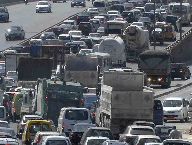 "التحكم المروري": تعطل سيارة بعد نفق المطار الثاني بإتجاه خلدة تسببت بإزدحام مروري في المحلة
