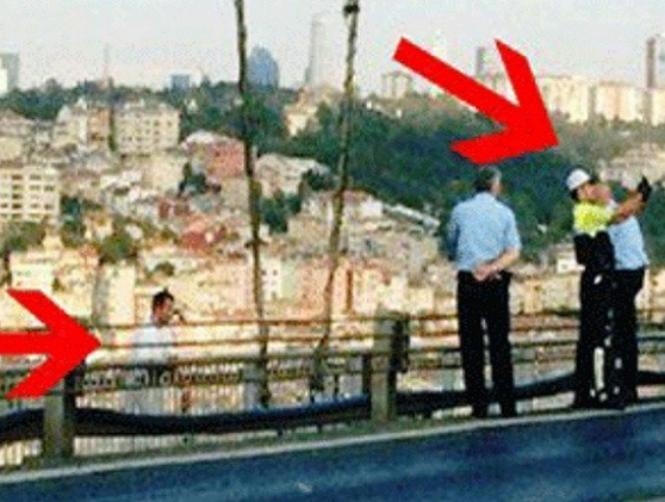 شرطي يلتقط "سيلفي" مع شاب قبل انتحاره