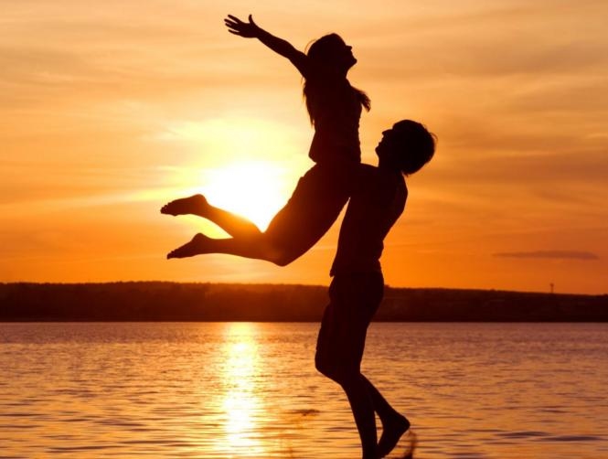 ما الذي يجذب الرجل للمرأة؟