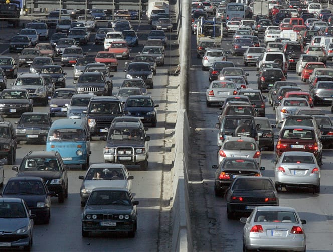 MTV correspondent: Traffic has come to a standstill along the highway stretching from Dbayeh to Nahr al-Mot