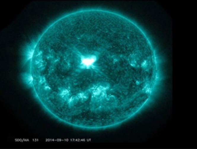 عاصفة شمسية حادة ستضرب الأرض