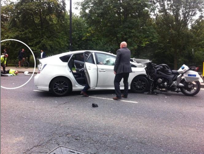 بالصور: موكب الأمير هاري يتعرض لحادث سير 