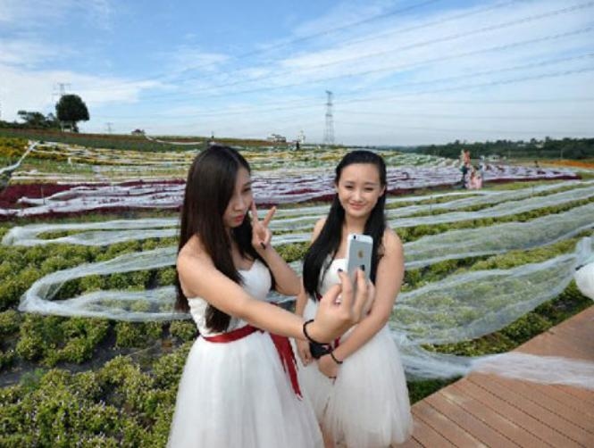 بالصور: فستان زفاف طوله 4100 متر