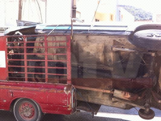 بالصور: فقط في لبنان سيّارة في الصندوق!