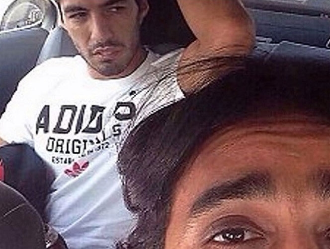 سائق تاكسي يلتقط "سيلفي" مع سواريز