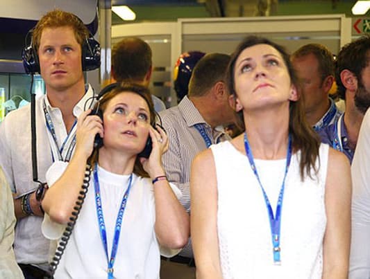 الأمير هاري يشاهد سباق "فورميولا وان" في الإمارات