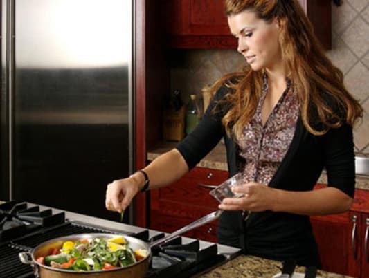 إستمرار المرأة بطهي الطعام يضر بصحتها