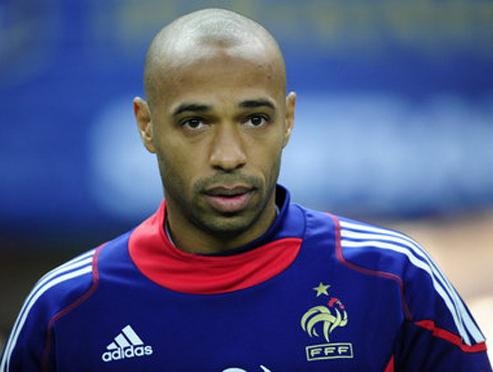 هؤلاء هم النجوم الذين اعتزلوا الكرة عام 2014