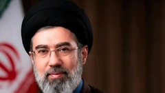 بزشكيان هدّد بالاستقالة... كيف وافق مجتبى خامنئي على مذكرة التفاهم؟