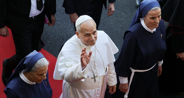 عناق بين القداسة والوجدان… البابا لاوون في حضرة الطوباويّ يعقوب