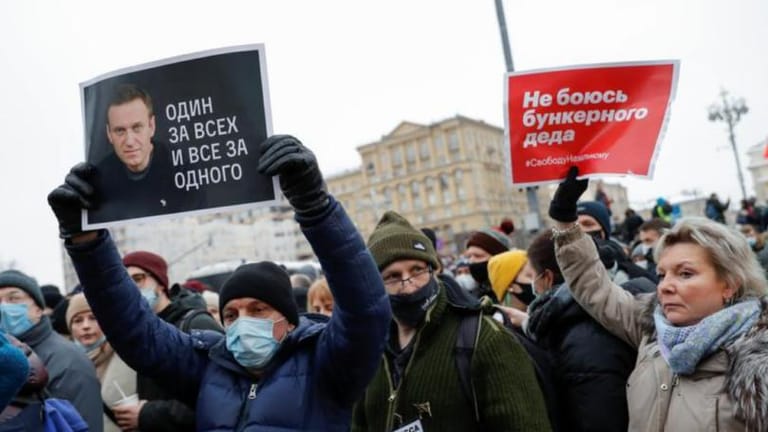 EU to hold off on new Russia sanctions if Navalny released