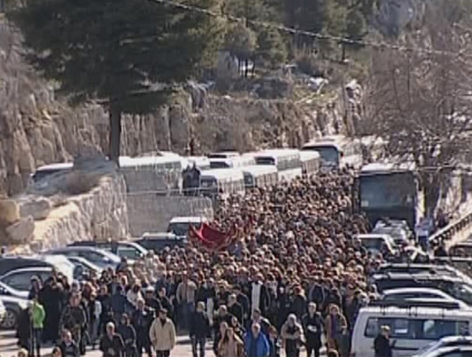 بالصور: أعجوبة وحدة 8 و14 آذار على الـ mtv