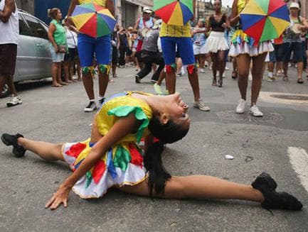 بالصور: البرازيل ترقص استعدادا لكرنفال Rio