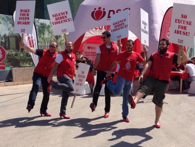 بالصور: رجال بالكعب العالي في الضبية