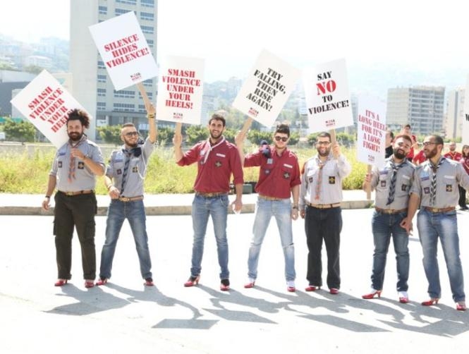بالصور: رجال بالكعب العالي في الضبية