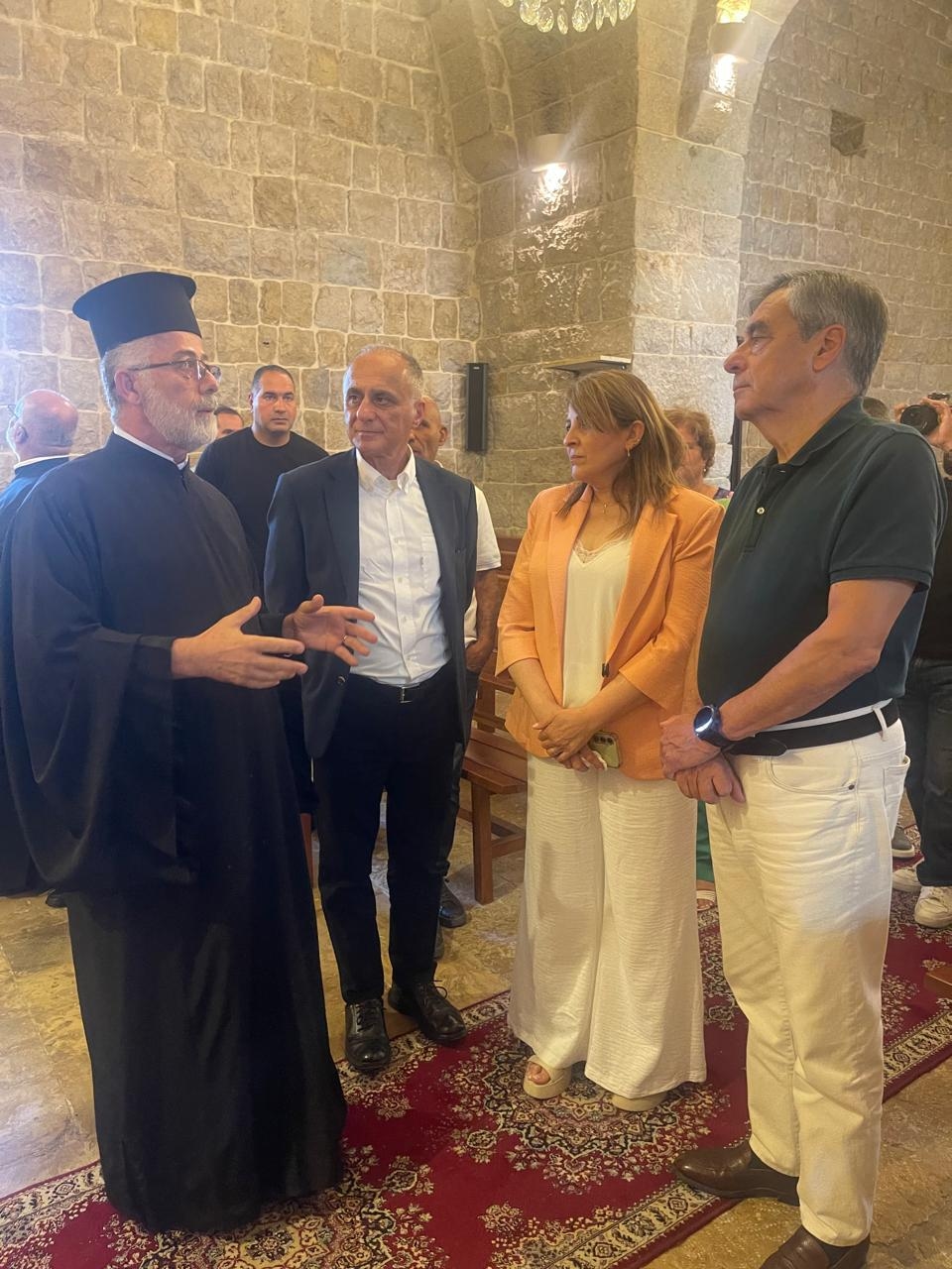 رئيس الوزراء الفرنسي الأسبق فرانسوا فيون جال في القرى الجنوبية الحدودية بدعوة من فؤاد أبو ناضر
