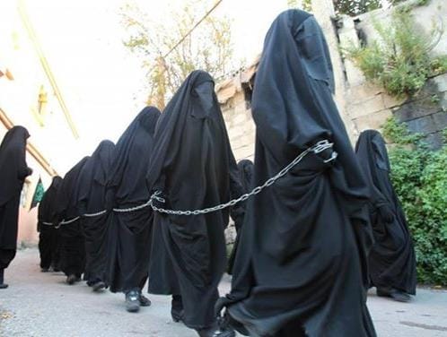 "داعشيّة" تروي: الإغتصاب أفضل من الدّعارة!