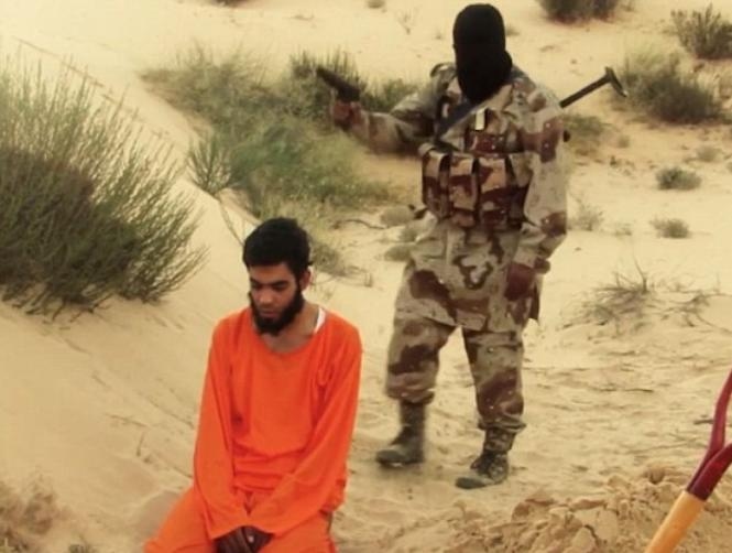 Footage: IS Prisoner Digs Own Grave in Egypt