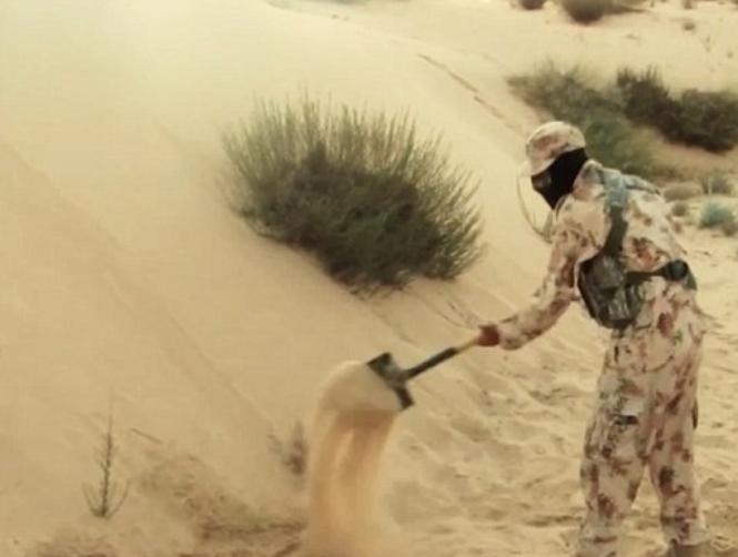 Footage: IS Prisoner Digs Own Grave in Egypt