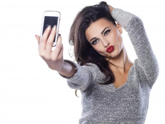 ما سرّ العدوى التي أُصيبت بها الفنّانات؟