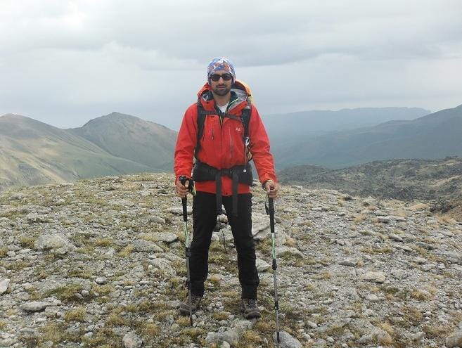 بالصور: لبناني يحترف "قهر القمم"